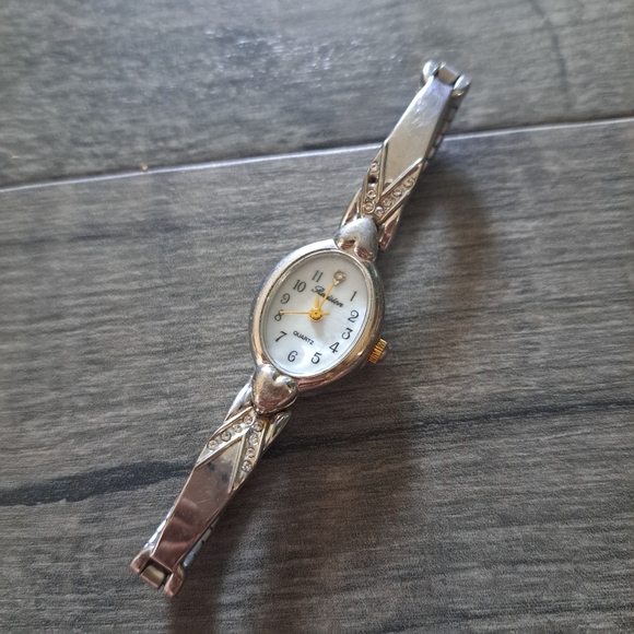 Vintage Silver and Gold Quartz Watch *needs New Battery - Picture 2 of 6